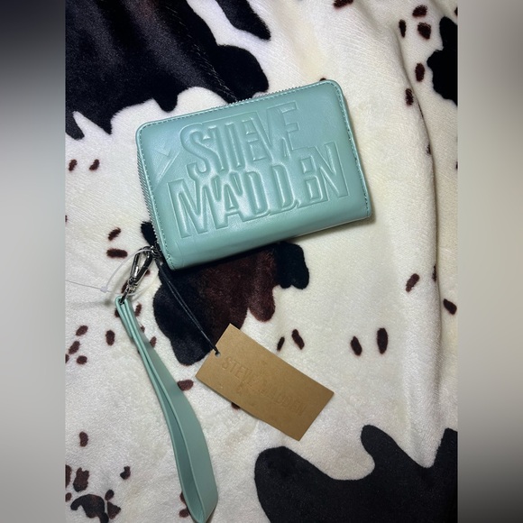 Steve Madden Handbags - ✨BRAND NEW WITH TAGS STEVE MADDEN MINT/SAGE GREEN WALLET✨